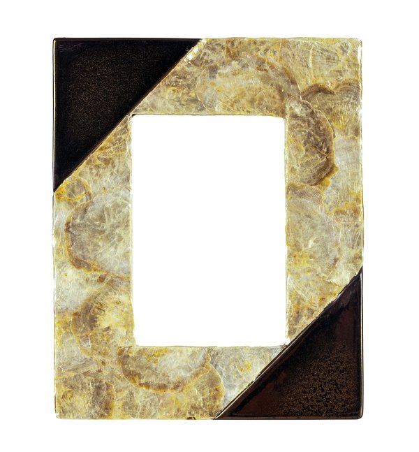 Quels conseils pour assortir des bijoux en nacre avec des tenues de printemps?