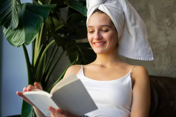 Quels sont les meilleurs conseils pour une routine de soins capillaires pour les cheveux fins et fragiles ?